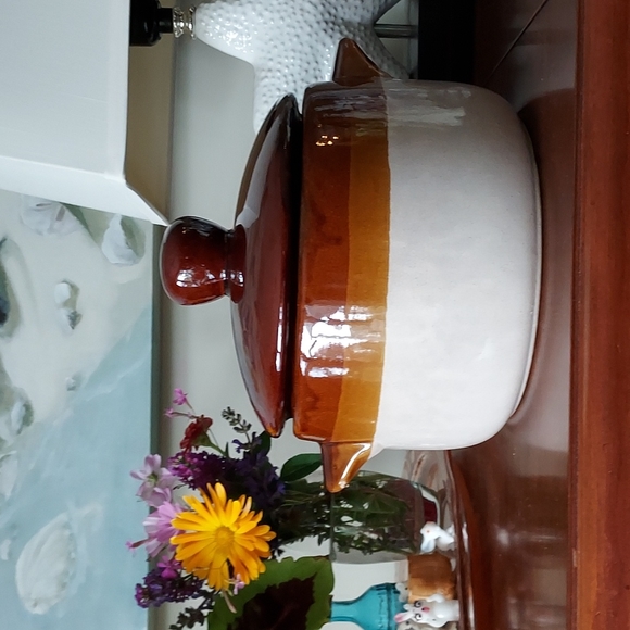 Vintage Other - 2 Quarts .. 10" Brown drip large Boston bean pot with handles and cover